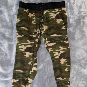 Army joggers with white lined sides